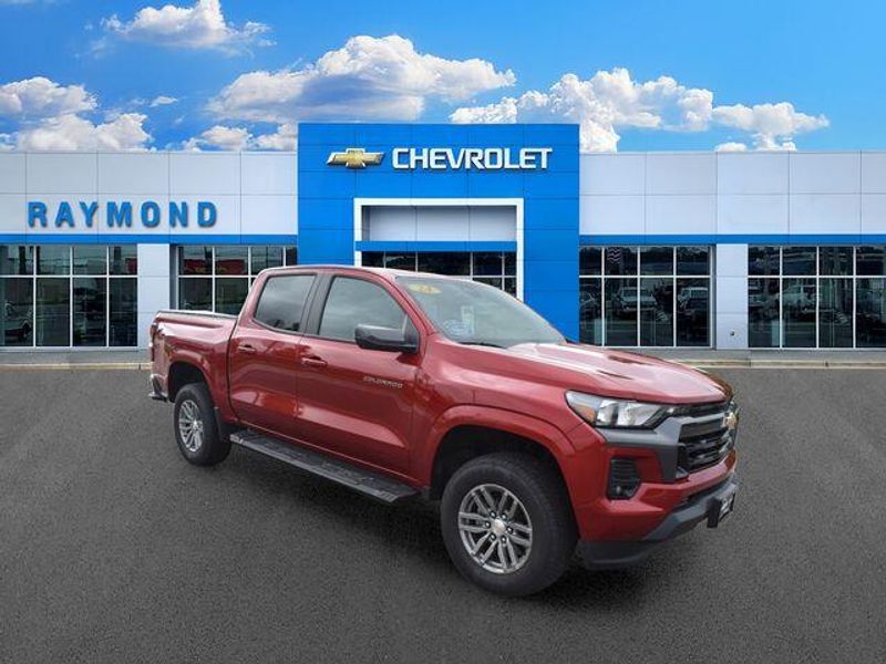 Used 2024 Chevrolet Colorado LTImage 1