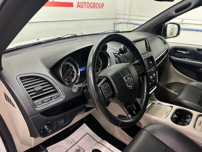 2019 Dodge Grand Caravan SXTImage 18