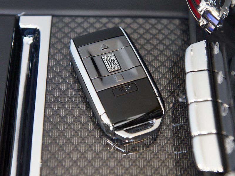 New 2026 Rolls-Royce Spectre Image 20