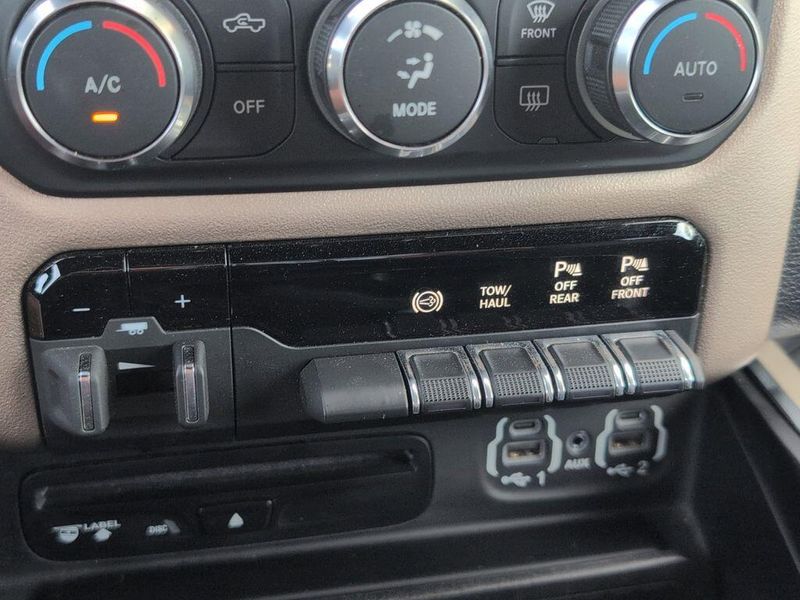 2019 RAM 2500 LaramieImage 18