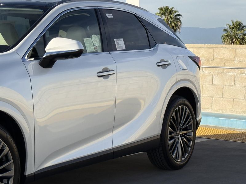 New 2026 Lexus RX 450h+ LuxuryImage 8