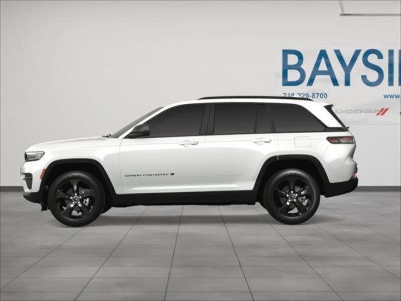 2025 Jeep Grand Cherokee Altitude photo 2