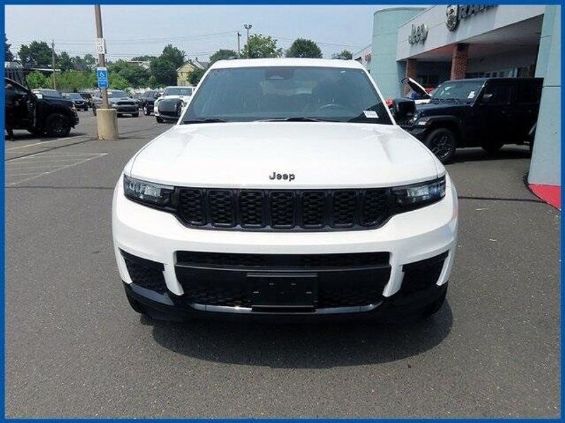 Used 2022 Jeep Grand Cherokee L AltitudeImage 3