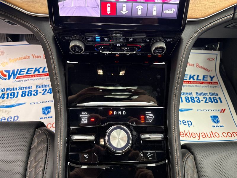 New 2025 Jeep Grand Cherokee L Summit Reserve 4x4Image 18