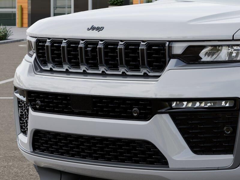 New 2026 Jeep Grand Cherokee L Summit 4x4Image 11