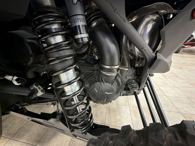 New 2026 Can-Am MAVERICK R MAX X RS WITH SMART-SHOX 999T DCT Image 23