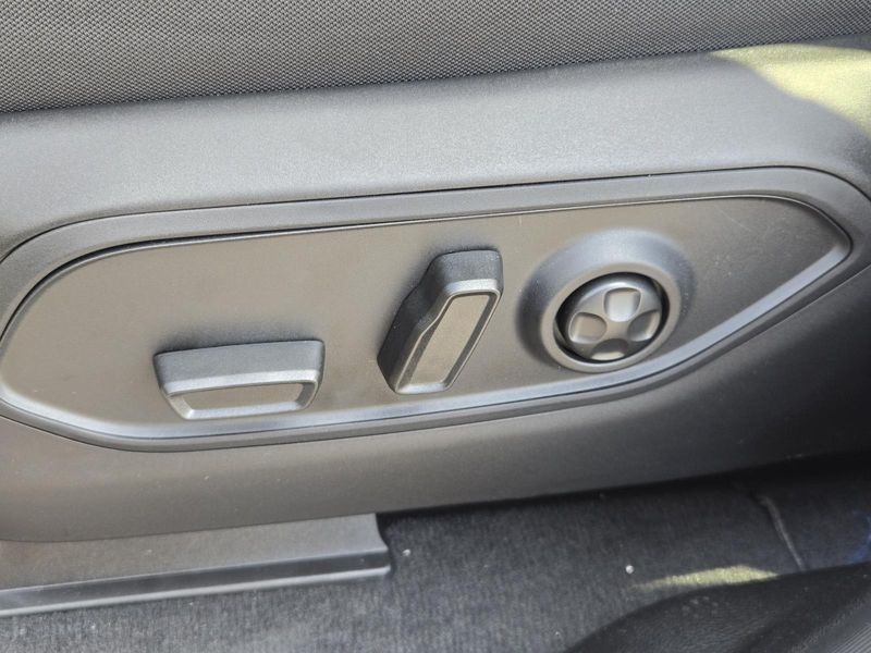 New 2026 Jeep Grand Cherokee Laredo 4x2