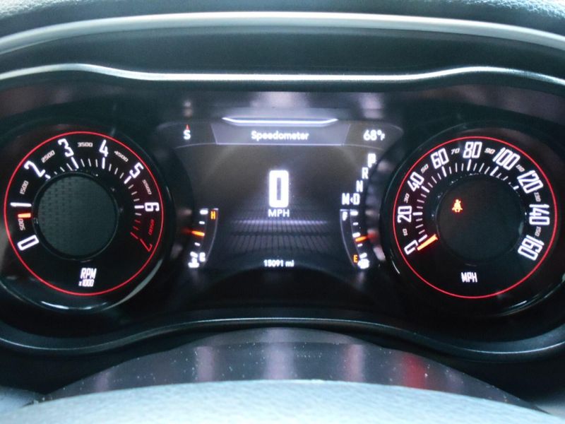 2022 Dodge Challenger SXTImage 21