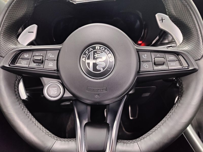 Used 2025 Alfa Romeo Tonale Veloce Premium AWD w/SunroofImage 31
