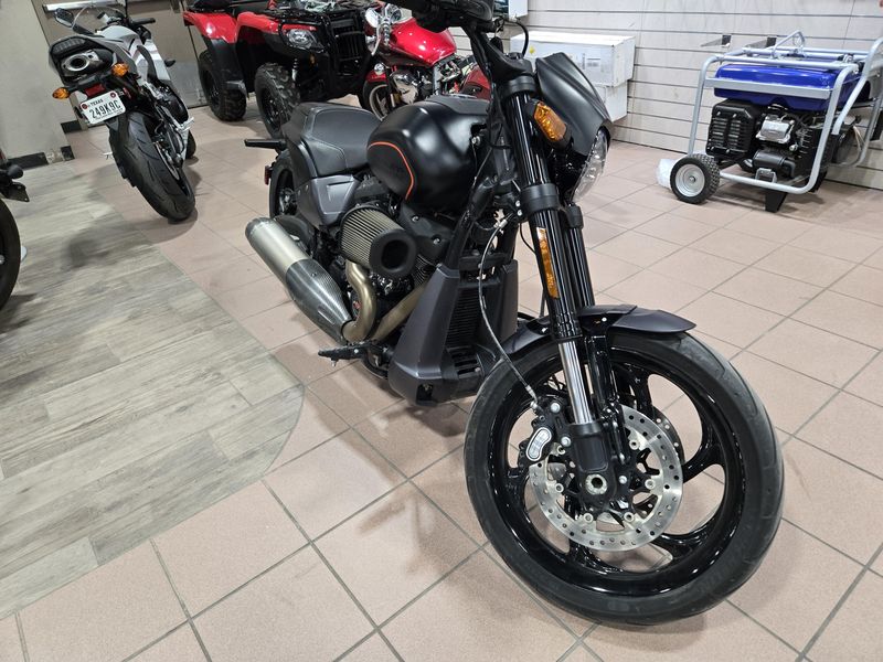 USED 2019 HARLEY SOFTAIL FXDR 114 Image 1