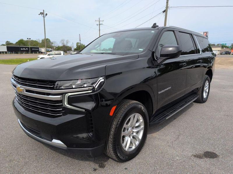 2023 Chevrolet Suburban LTImage 3