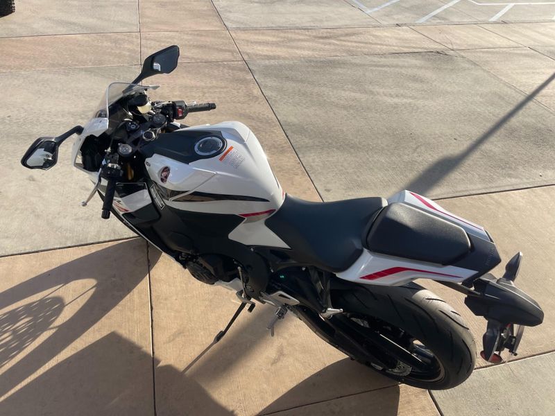 New 2025 Honda CBR1000RR Image 9