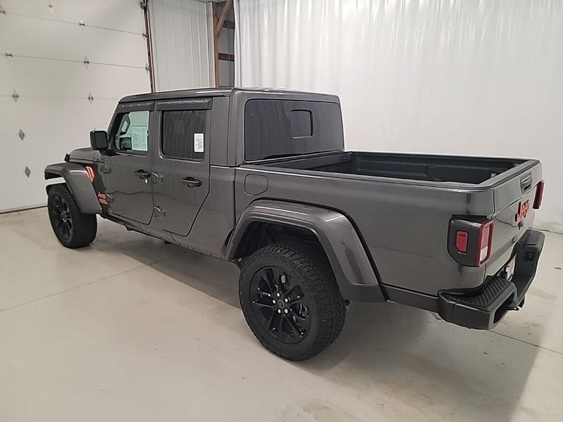 2025 Jeep Gladiator Sport photo 3