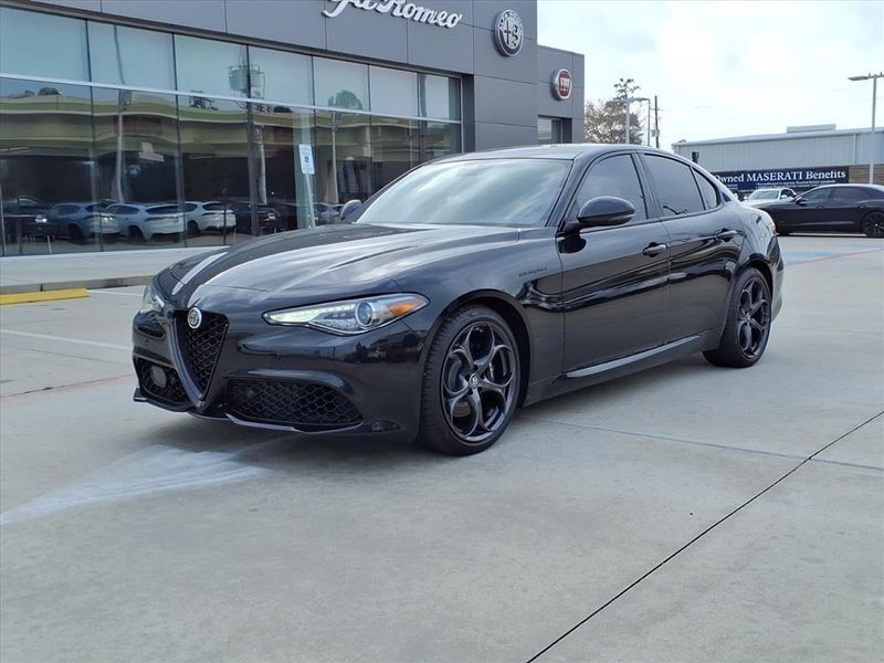Used 2023 Alfa Romeo Giulia EstremaImage 2