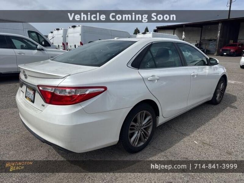 2015 Toyota Camry SEImage 5