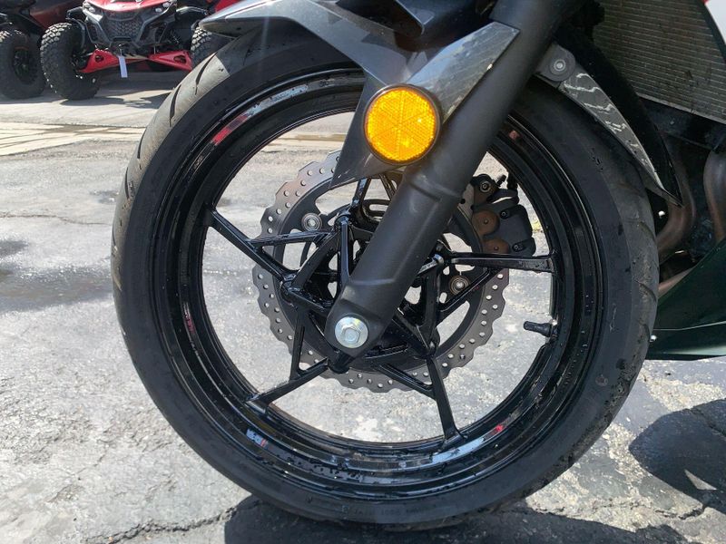 Used 2023 Kawasaki Ninja 400 Base Image 15