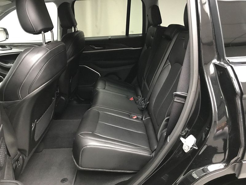Used 2022 Jeep Grand Cherokee LimitedImage 16