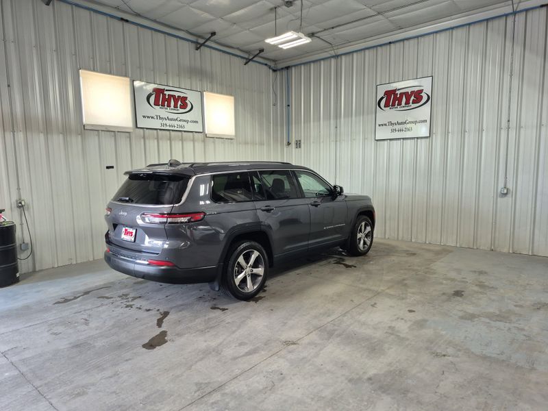 Used 2022 Jeep Grand Cherokee L LimitedImage 5
