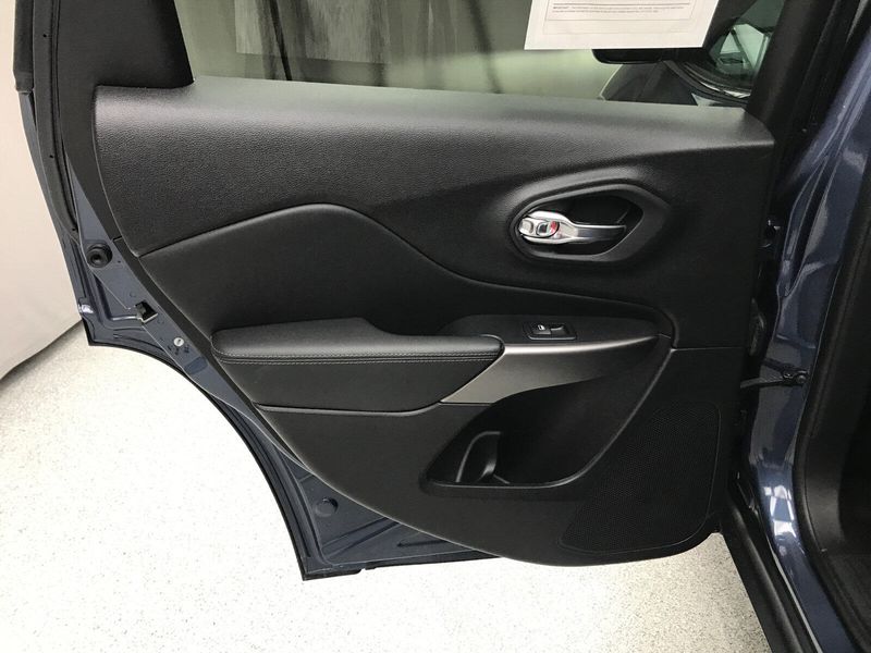 2021 Jeep Cherokee Latitude LuxImage 8