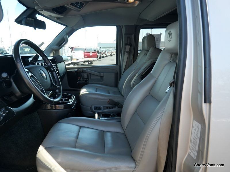 2019 Chevrolet Express 2500 Image 20