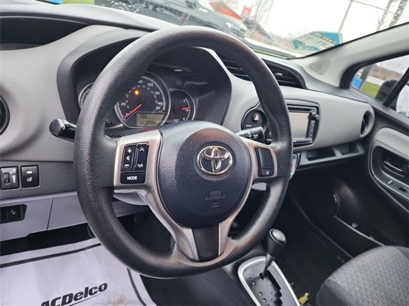 2017 Toyota Yaris LEImage 10