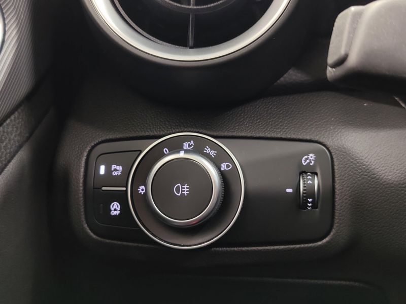 Used 2024 Alfa Romeo Giulia Ti AWD w/Performance Driving PkgImage 27