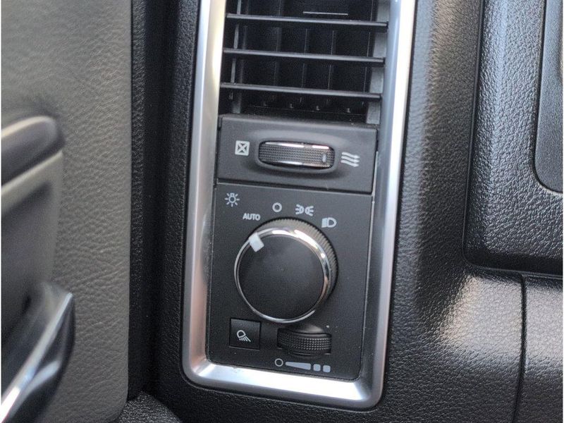 2023 RAM 1500 Classic SLTImage 25