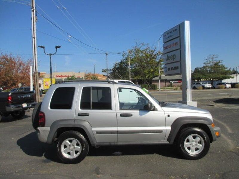 Used 2007 Jeep Liberty SportImage 6