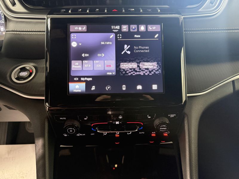 Used 2025 Jeep Grand Cherokee AltitudeImage 22