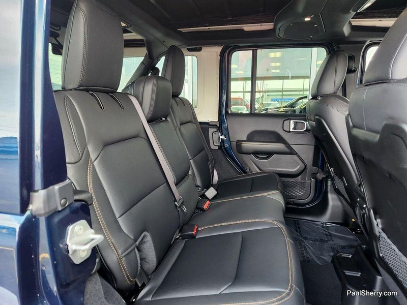 New 2025 Jeep Wrangler 4-door SaharaImage 32
