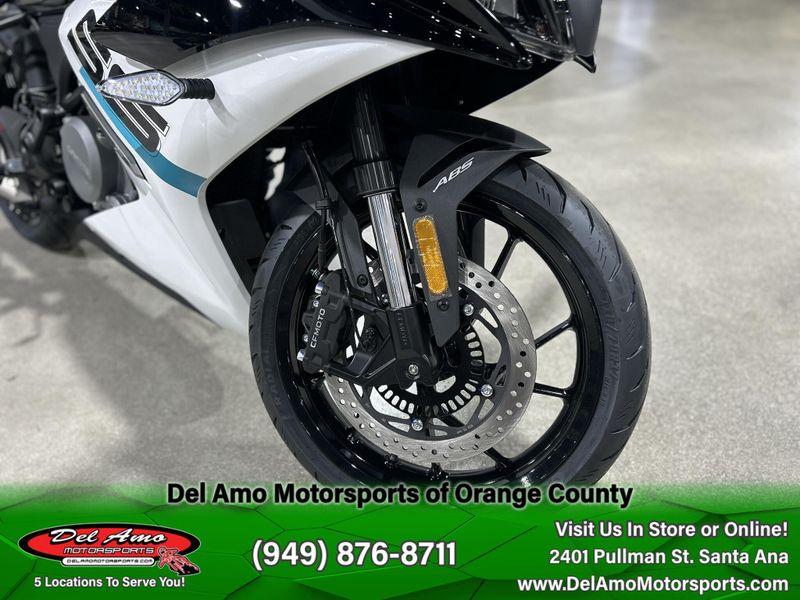 2025 CFMOTO 300SS Image 18