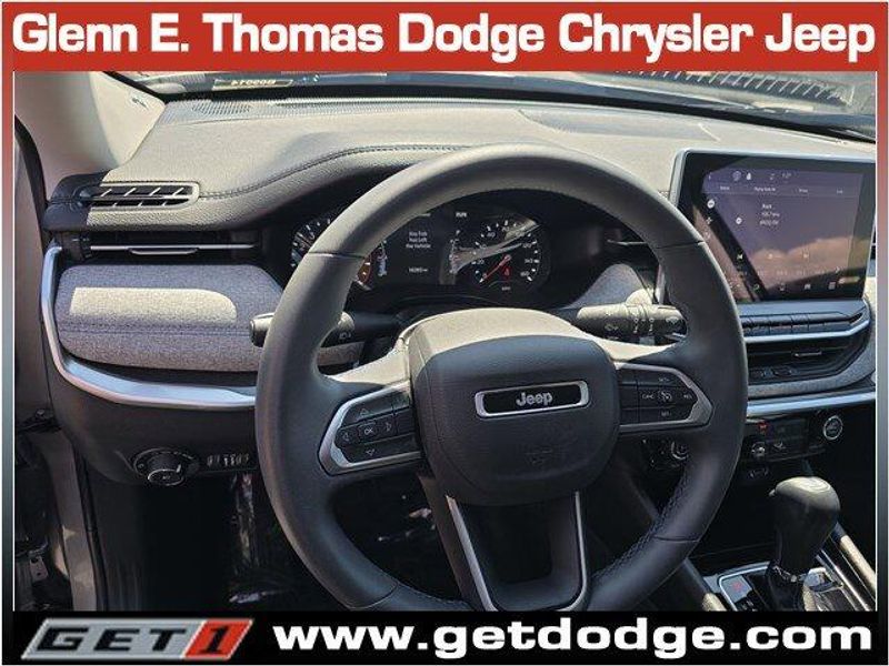 2022 Jeep Compass Latitude photo 14