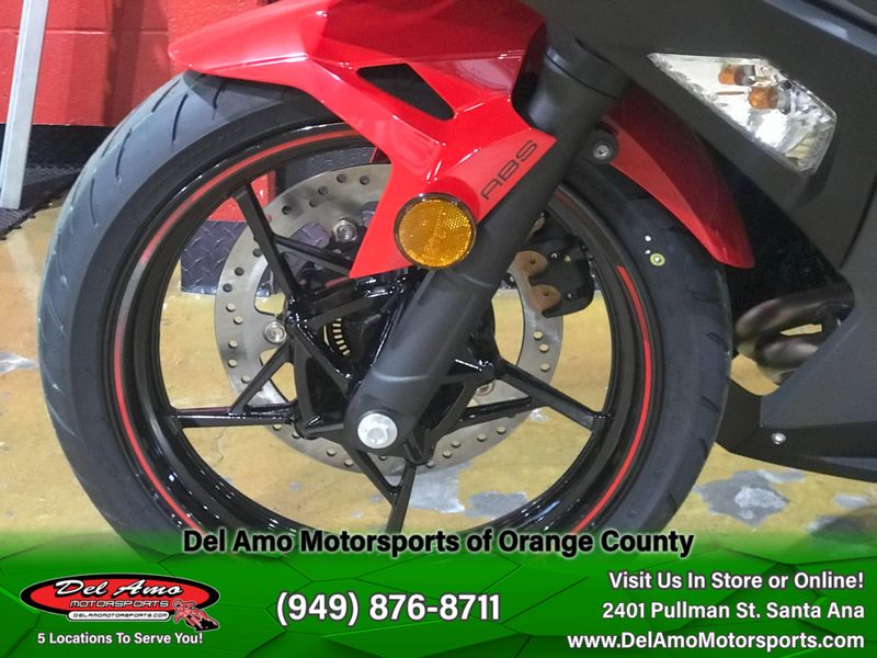 2025 Kawasaki NINJA 500 ABS Image 5