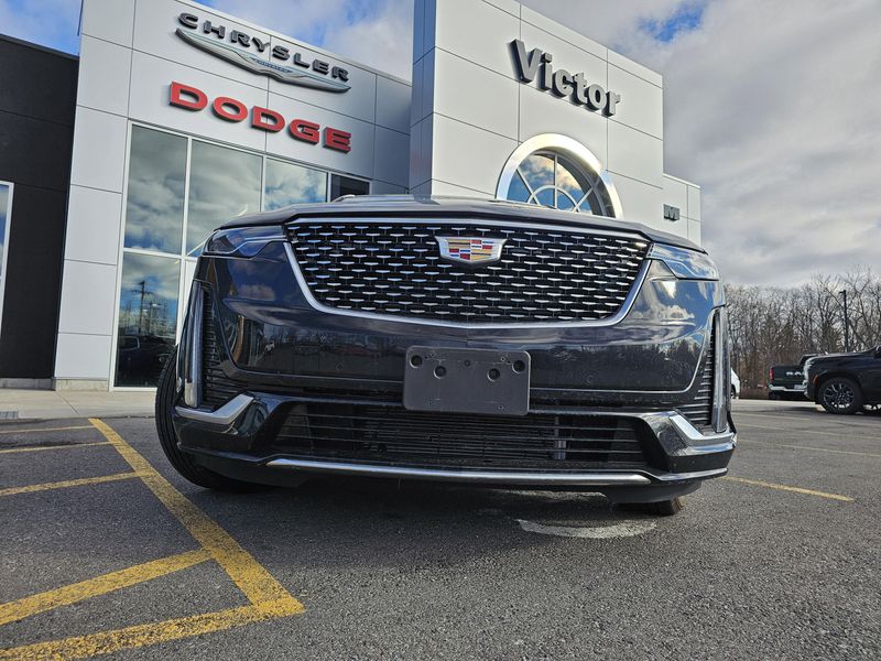 Used 2024 Cadillac XT6 AWD Premium LuxuryImage 2