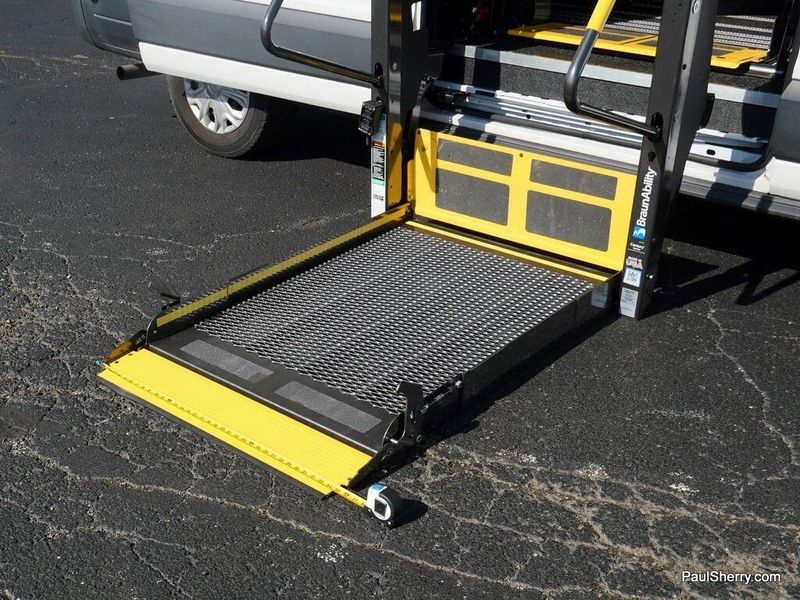 2022 Ford Transit Wagon XLImage 15