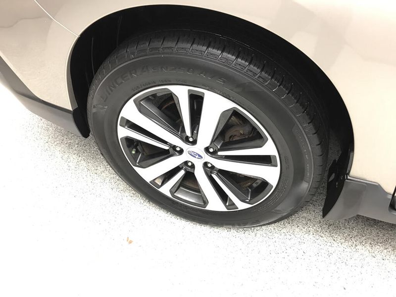 Used 2019 Subaru Outback LimitedImage 2