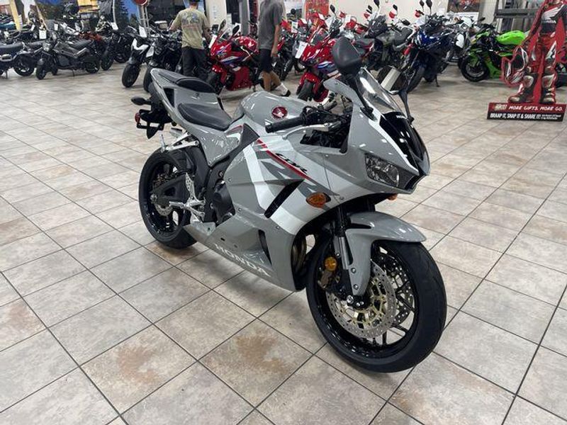 New 2026 Honda CBR600RR Image 11