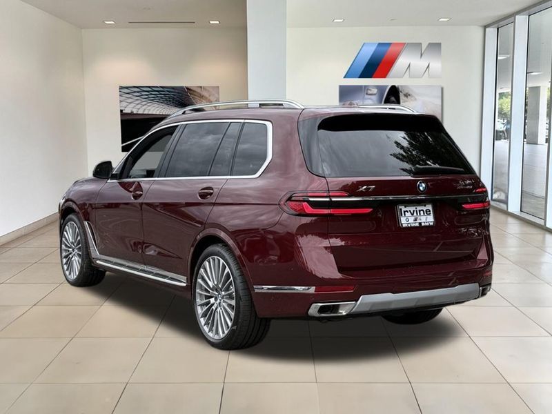 2025 BMW X7 xDrive40iImage 8