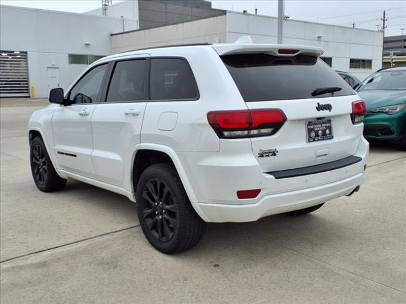 2020 Jeep Grand Cherokee AltitudeImage 2