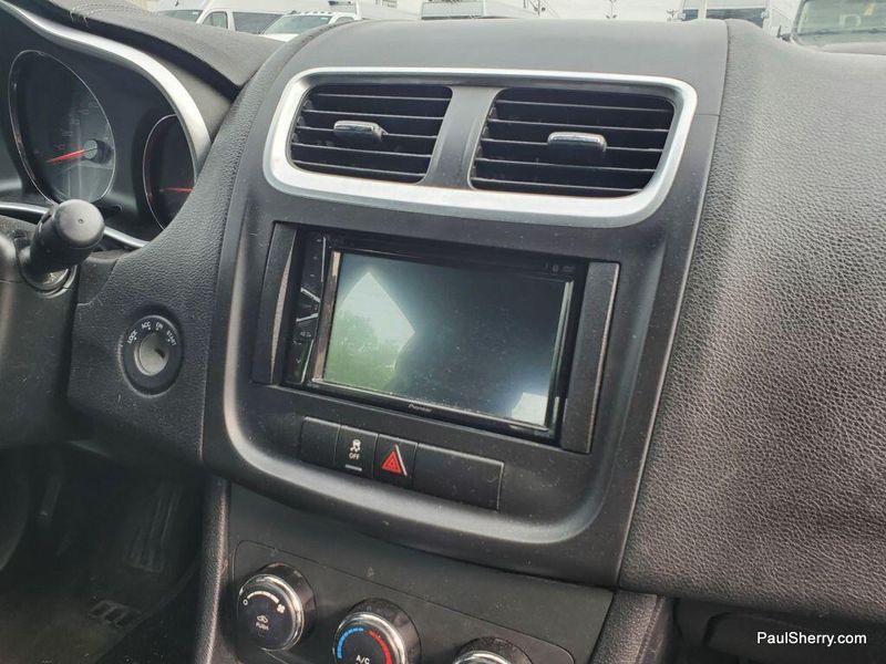 2012 Dodge Avenger SEImage 9