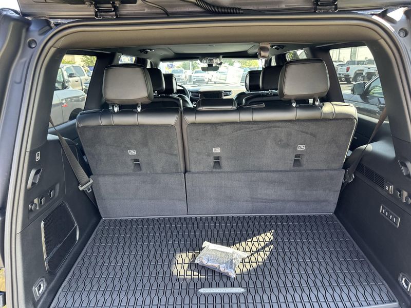 2025 Jeep Wagoneer Overland 4x4Image 13