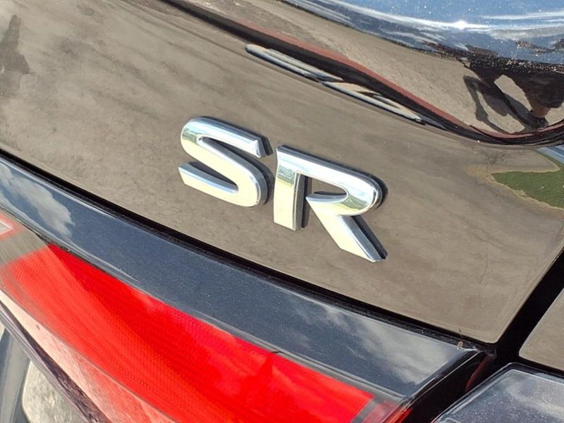 2021 Nissan Versa SR photo 12