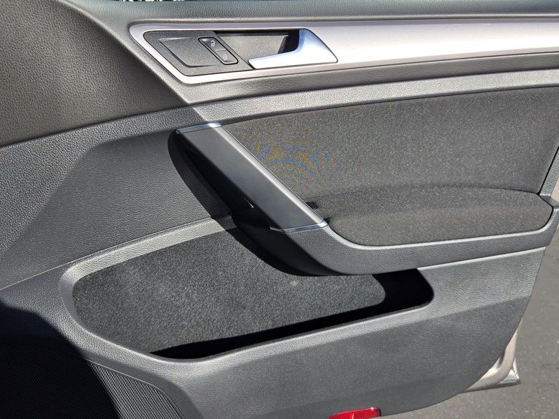 Used 2016 Volkswagen e-Golf 4dr HB SE