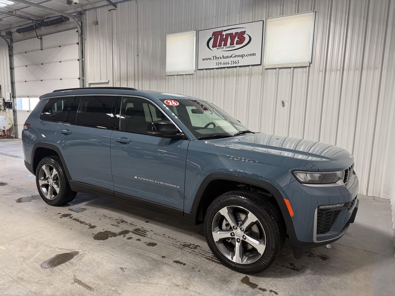 New 2026 Jeep Grand Cherokee L Limited 4x4Image 1