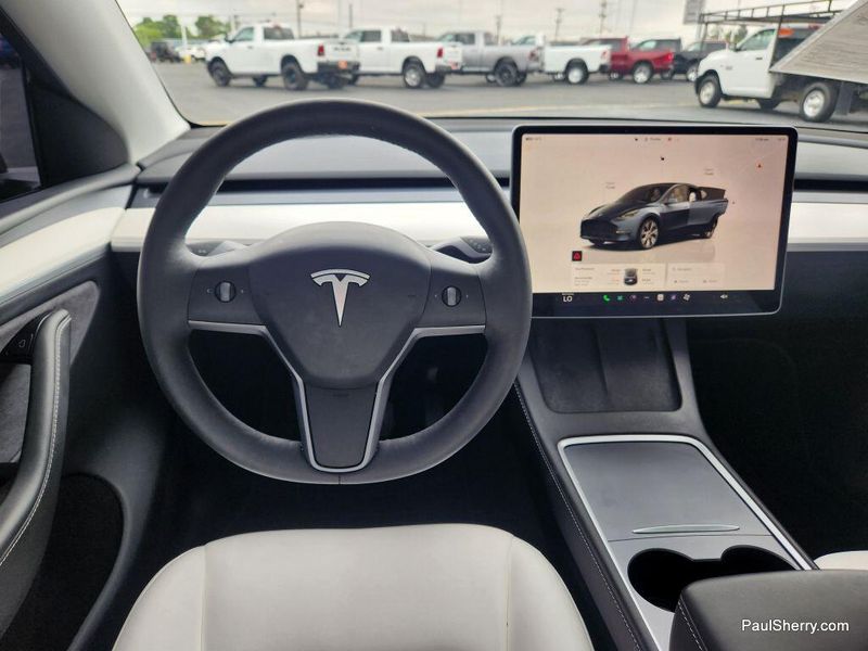 2024 Tesla Model Y Long RangeImage 36