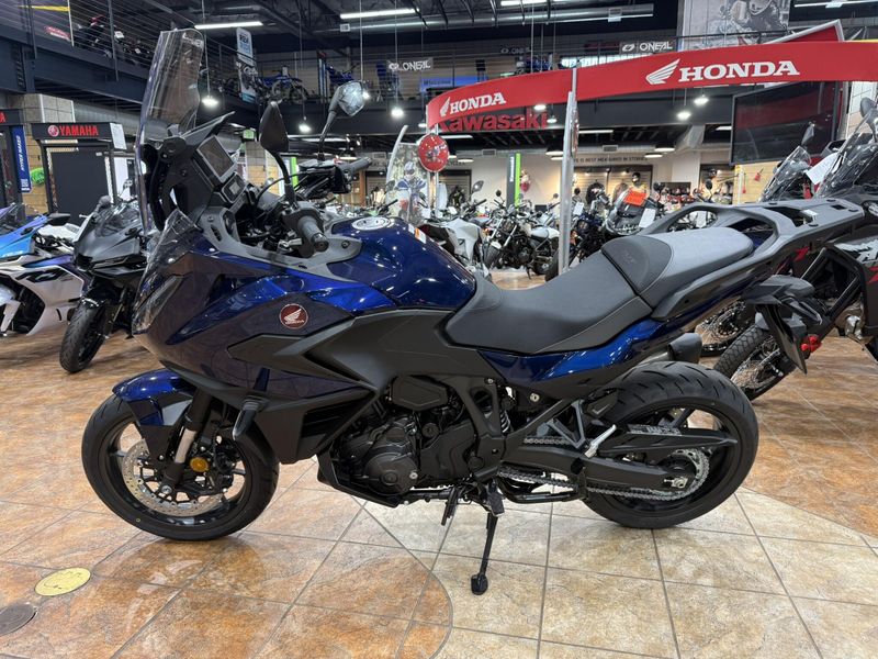 New 2025 Honda NT1100 DCT Image 3