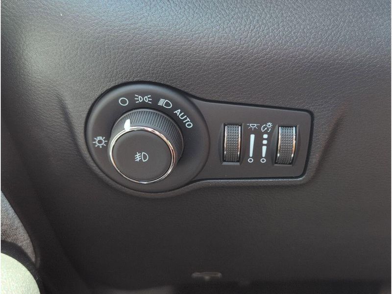 2025 Jeep Compass Latitude 4x4Image 27