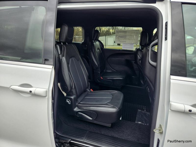 New 2026 Chrysler Voyager Lx