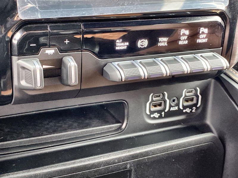 2021 RAM 3500 Laramie LonghornImage 36