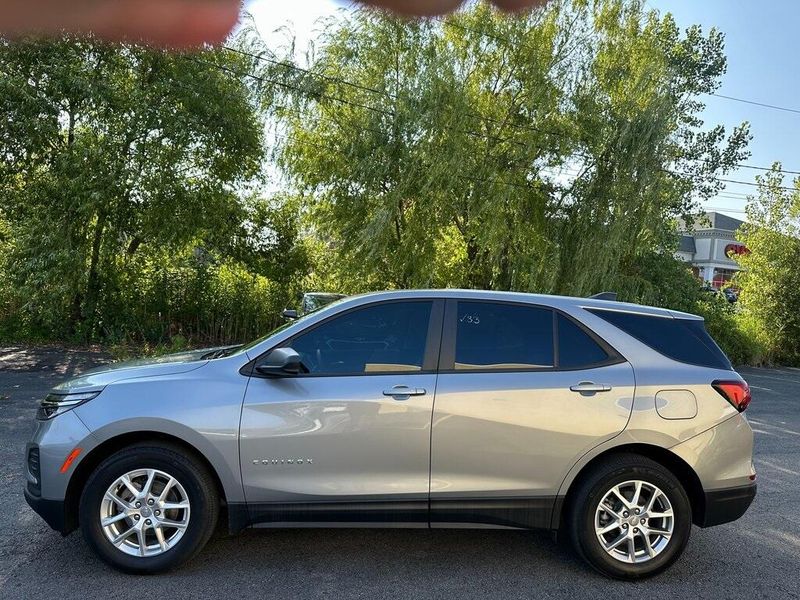 2024 Chevrolet Equinox LS photo 2